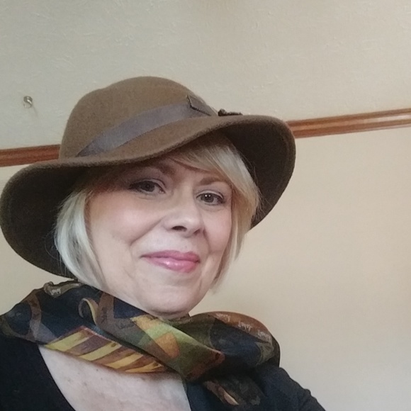 Meet your Posher, Linda - Picture 3 of 3